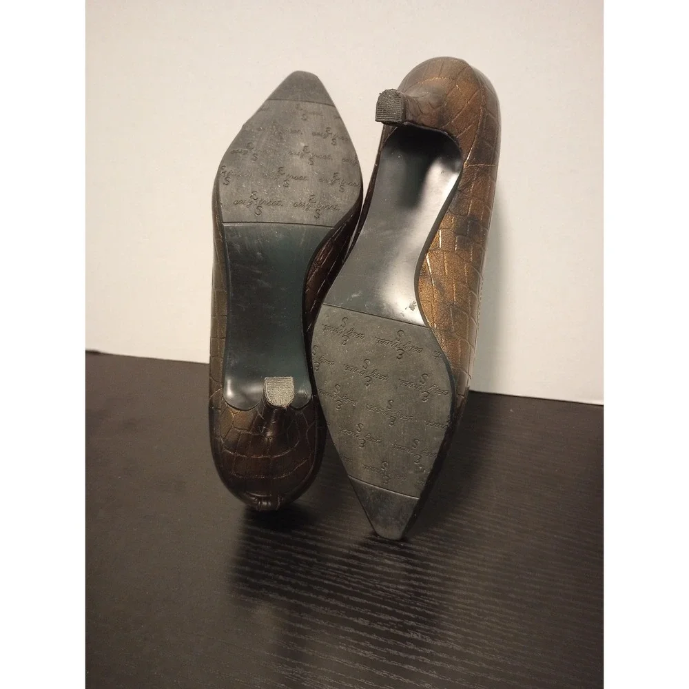 Easy Street Woman's Size 8M‎ Bronze Brown Iridescent Embossed Heels